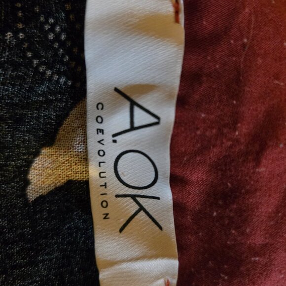 Outfit Combo! v-neck tie-waist cropped tank and floral kimono - Picture 7 of 12